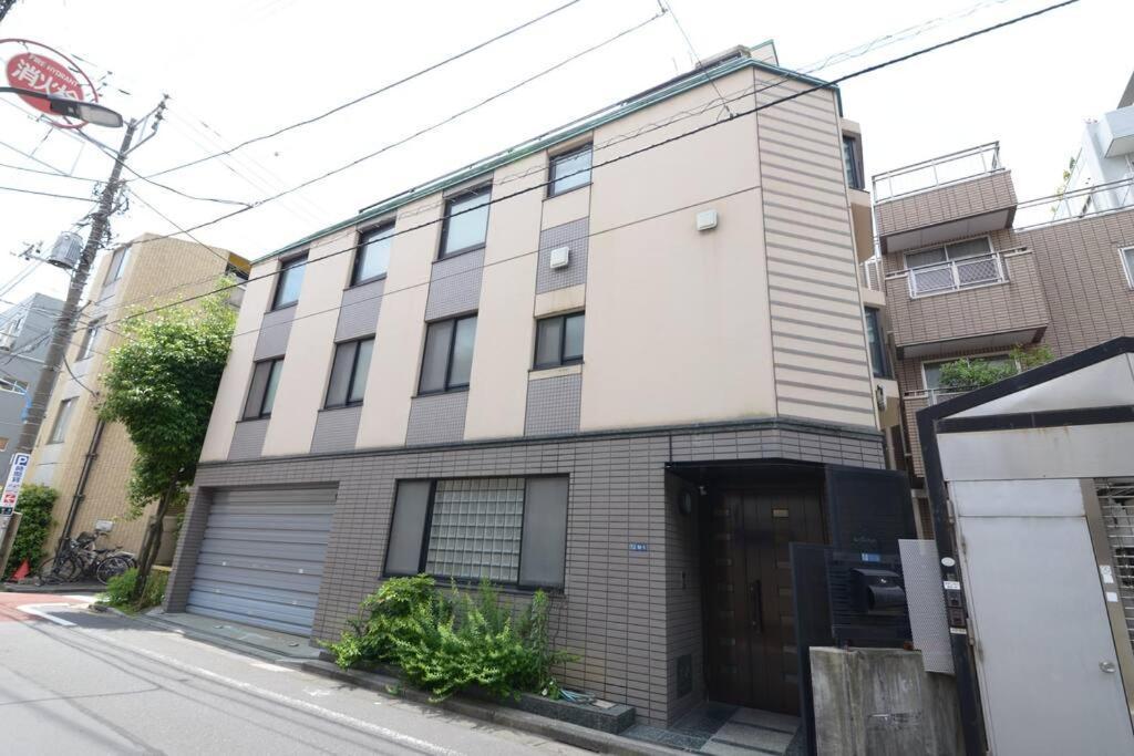 La3 新宿三階建て一軒家（屋内エレベーター付き) Vila *