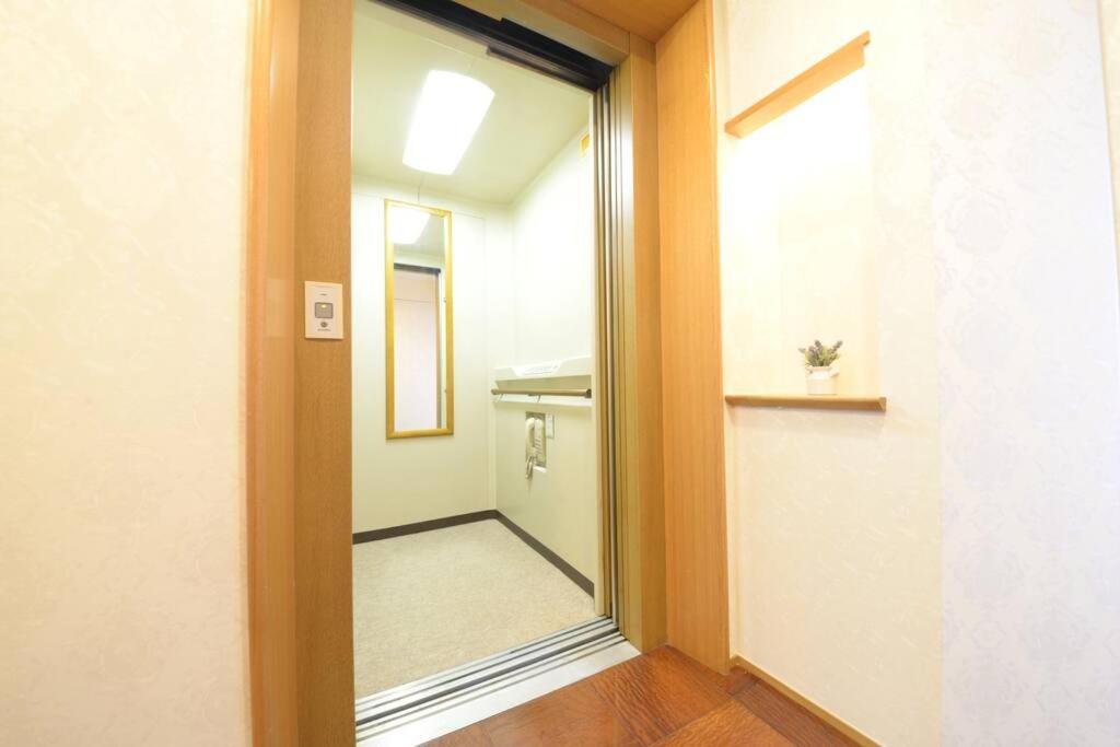 La3 新宿三階建て一軒家（屋内エレベーター付き) Vila